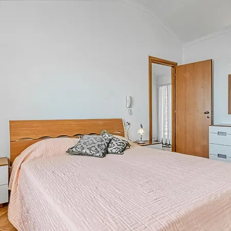 Awesome In With House Sea View