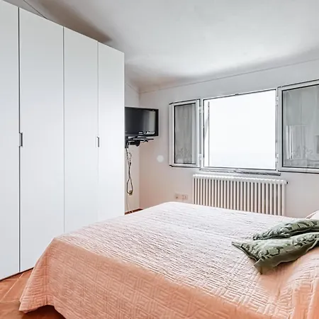 Awesome In With House Sea View